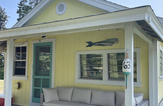 Buttercup Cottage on the Sea
