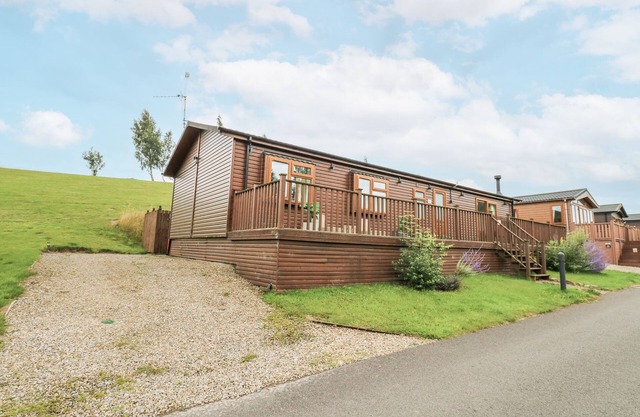 BUTTERFLY LODGE, pet friendly in Catterick, North Yorkshire
