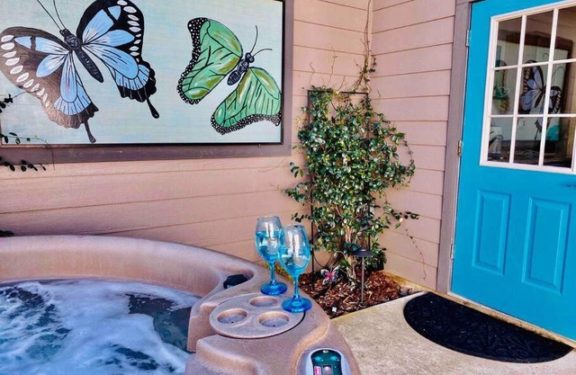 Butterfly Suite Hot Tub BBQ Private