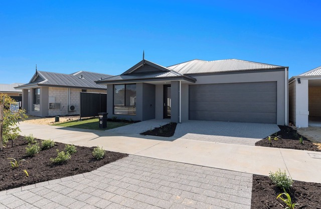 Butterleaf Retreat - accessible 3-bedroom home, with private ensuites