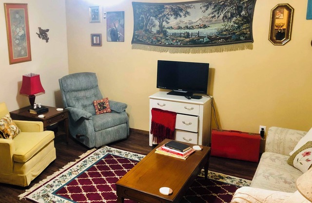 Button's Apartment-Cozy vintage-style 2-bedroom place in historic Batesville