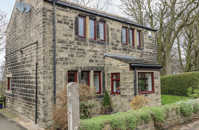 Butts Cottage, FARNLEY TYAS