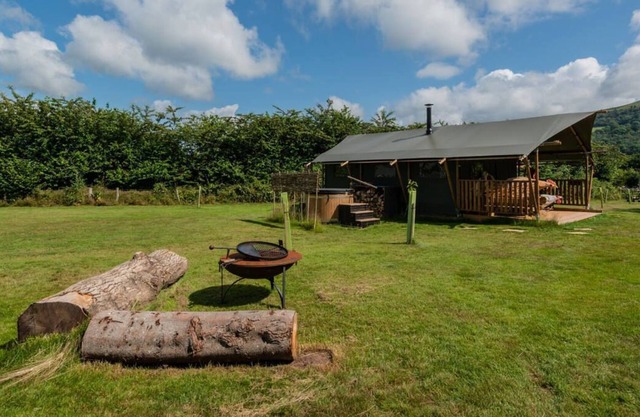 Bwncath Glamping Lodge