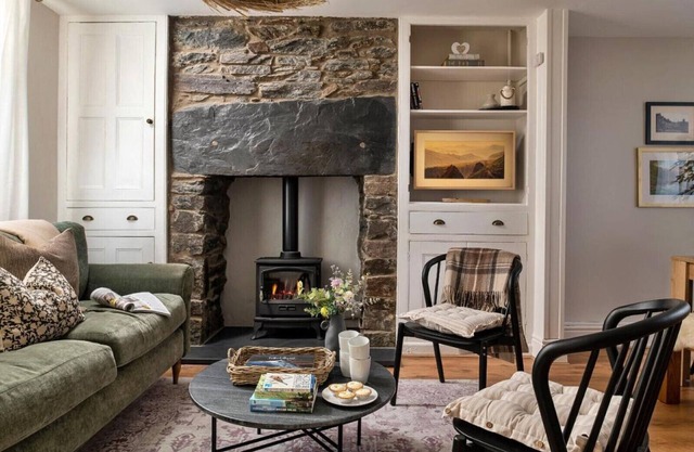 Bwthyn Llechi (Slate Cottage)