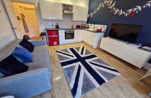 By The Bay Apartment - Mins to Beaches , Margate Old Town & Private Parking