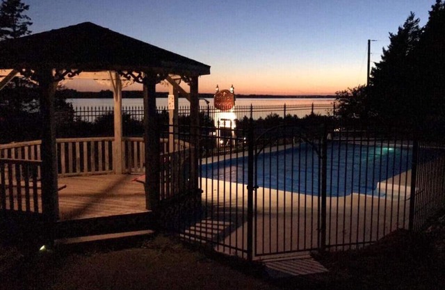 Por The Bay Cottages en Stanhope! - Tres dormitorios Heritage Cottage # 1