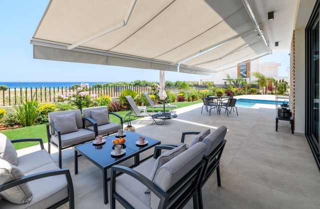 By The Beach - Emerald Seaview Villa