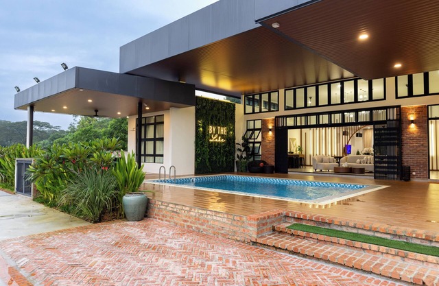 BY THE LAKE VILLA in serene Semenyih with AC, WiFi.
