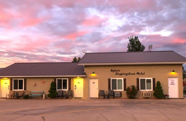 Bybee's Steppingstone Motel