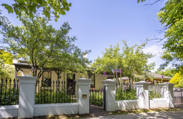 Byng Street Garden Loft- Boutique Loft Accommodation in Central Orange, NSW.