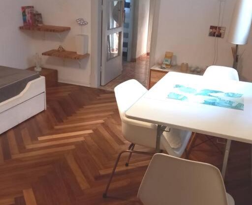Cálido apartamento a 8 cuadras del mar y a 3 de 18 Julio Estarán acompañados por una gatita que vive alli