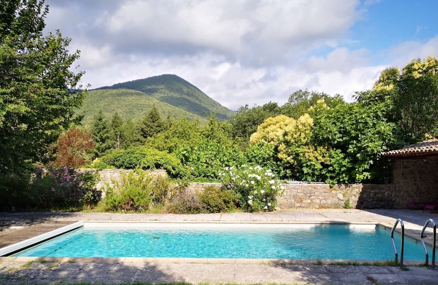 Cévennes stone house: swimming pool & authenticity