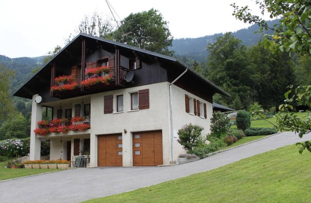 Country house located 8km from Hauteluce/Les Saisies/Espace Diamant, 9km from Arêches ski slopes (domai