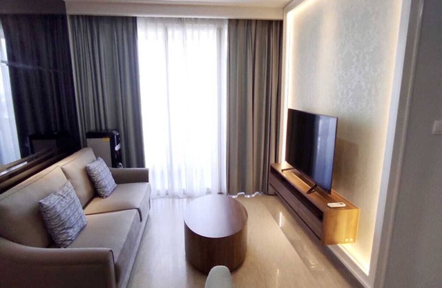Chic 2-bedroom apartment with private lift,AC, WiFi in vibrant Jakarta