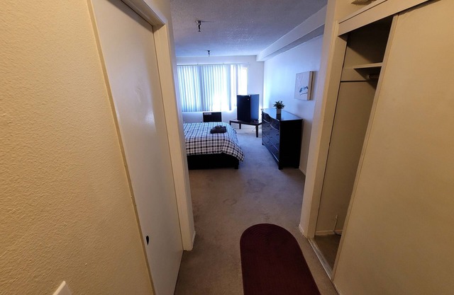 (C12) Steps away from Beverly Hills Unit