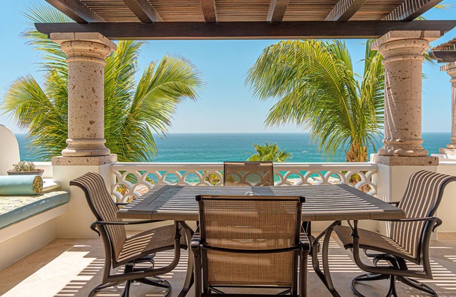 C302 Oceanview Penthouse with the Beachfront Club and Fitness Center Access