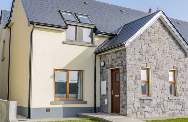 C64 CAHERMORE HOLIDAY VILLAGE in Enniscrone County Sligo
