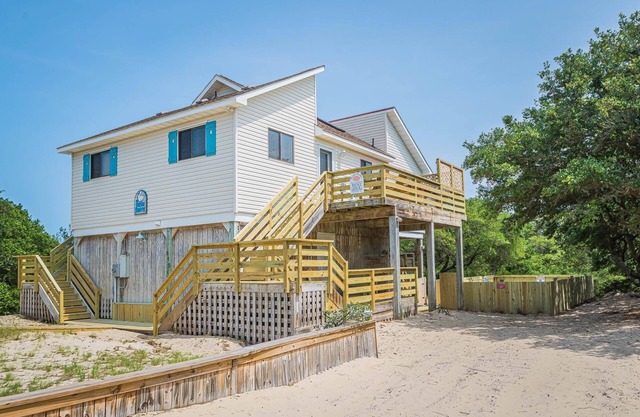 C9010 The Swan Shack. 4x4 Beach/Oceanside, Pool/Hot Tub, Theater, Private!