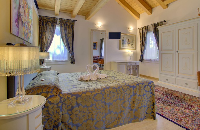 CADIFIORE-B & B12 - habitación con baño en casa de campo junto al río, estacionamiento en parque privado