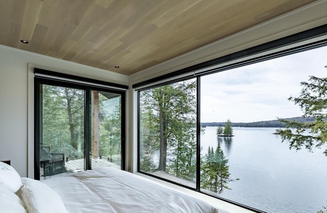 5 bed 5 bath brand new cottage on Lake of Bays - SW Exposure