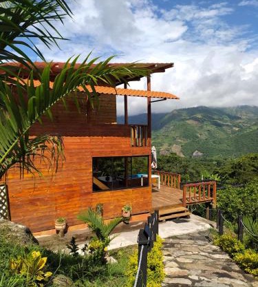 Cabaña con vistas a la montaña