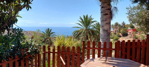 Cabaña Los Palmeros, vista al mar y la montaña