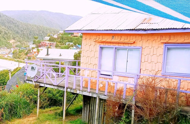 Cabaña Maicolpue Rio Sur cuenta con, Amplia Terraza con Hermosa vista al Mar