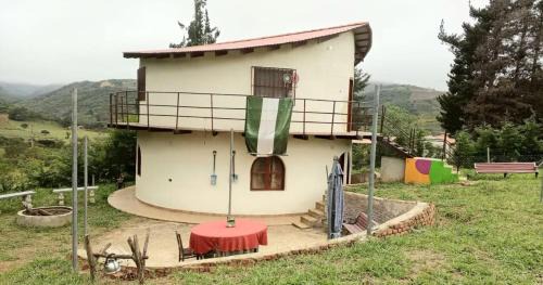 Cabaña rustica la tiipita samaipata