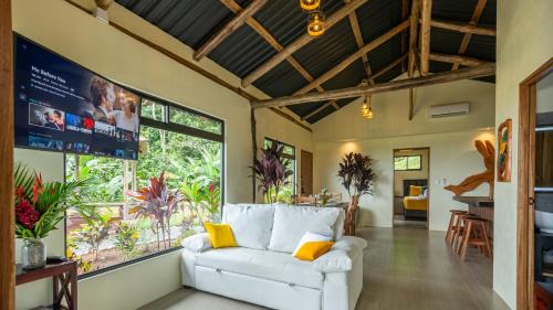 Cabañas Caeli, El Toucan, Peaceful Rainforest Retreat with Stunning Views