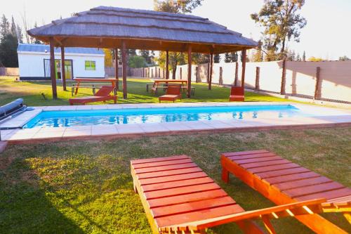 Cabañas Willy Azul con pileta climatizada y parque en Mendoza