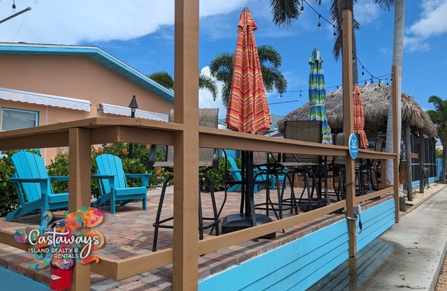 Cabana @ 2 Fish Inn Pool Side