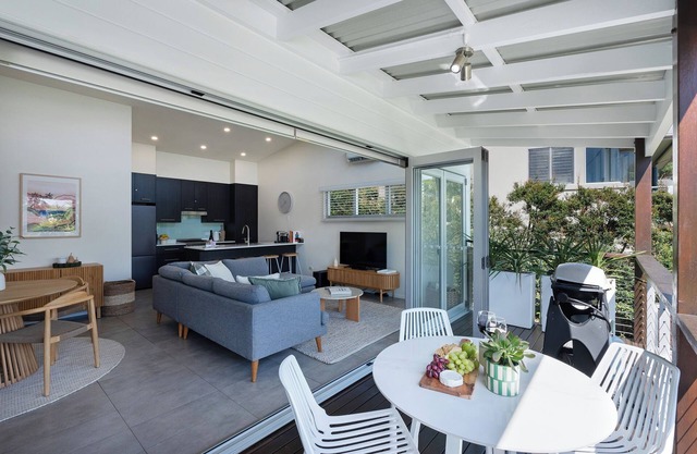 Cabana: Stylish, Modern Jervis Bay Retreat: 200m to beach, water glimpses