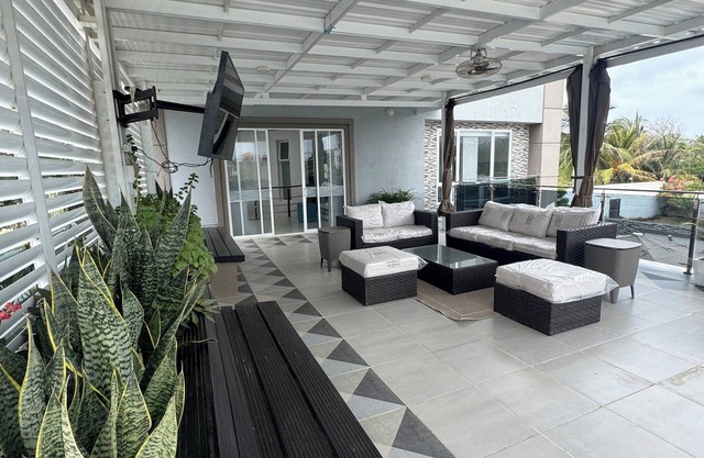 Cabaña Villa Luz 4-bedroom cottage in Santa Veronica close to the Beach.