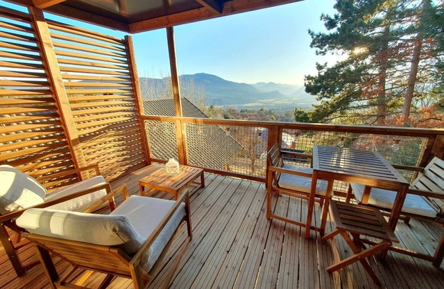Cabane Perchée Avec SPA Privatif - Belle vue Entre Gap et le lac de Serre-ponçon
