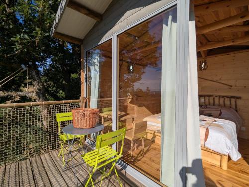 Cabane perchée romantique avec climatisation à St Paulien - FR-1-582-535