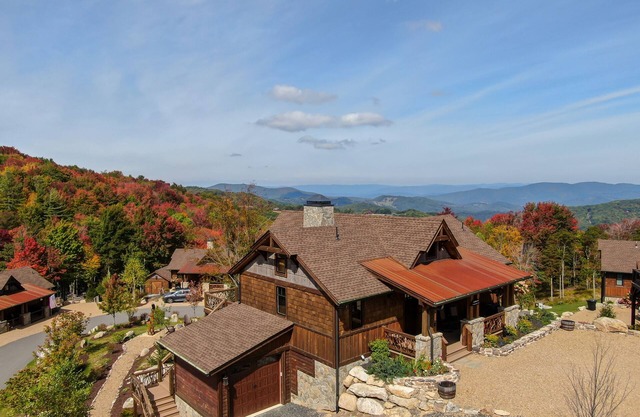 CaBearnet at Eagles Nest - Sunrise & Sunset view! Pets, firepit, hot tub, amenities