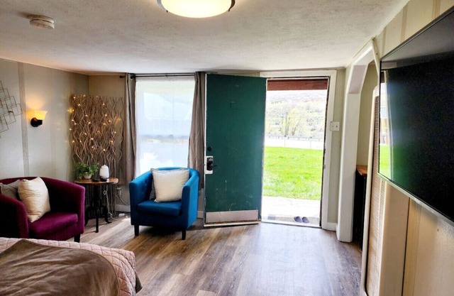 Cabin 04 Pet friendly *Updated* Studio+ kitchen