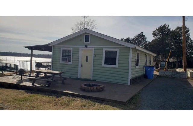 Cabin #1 at Snug Harbor Cabins Lake Eufaula, OK