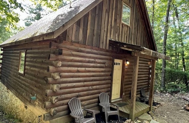 Cabin #1 - Fantasy Hideaway