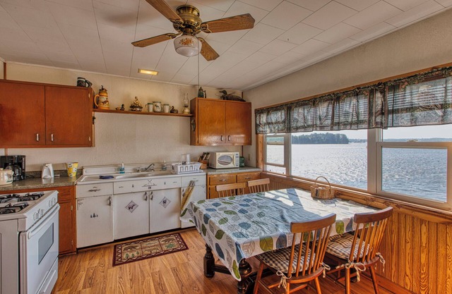 Cabin #1 on the Lake - 3-Beds - Wisconsin Northwoods - Dock Access - Pets OK