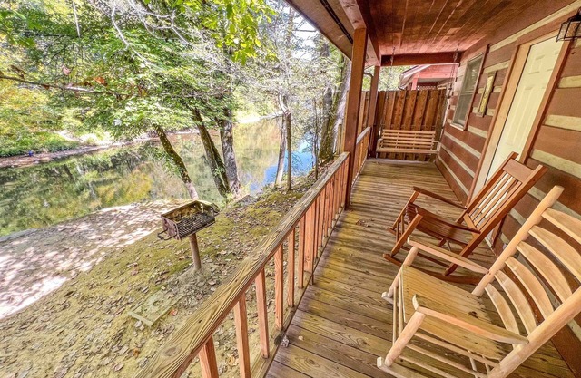 Cabin #1 - Riverfront w/ Gas Fireplace and more!
