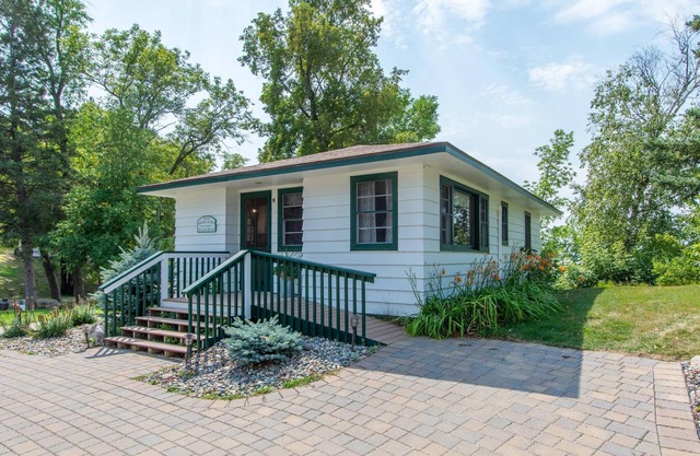 Cabin 1 Shady Acres, Waterfront Cabin on Leech Lake, fishing, swimming, boating