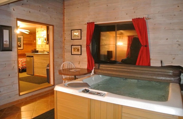 CABINA # 1 - ENCANTADORA DE LOS AMANTES (JACUZZI Y CHIMENEA)