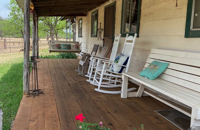 Cabin- 10 miles from Colorado Bend State Park