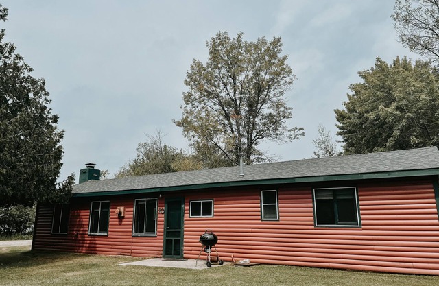 Cabin 10-The Bear Den at Sunset Pines Resort