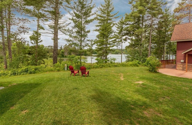 Cabin 106 - Open Loft/ Modern, Clean, Comfortable