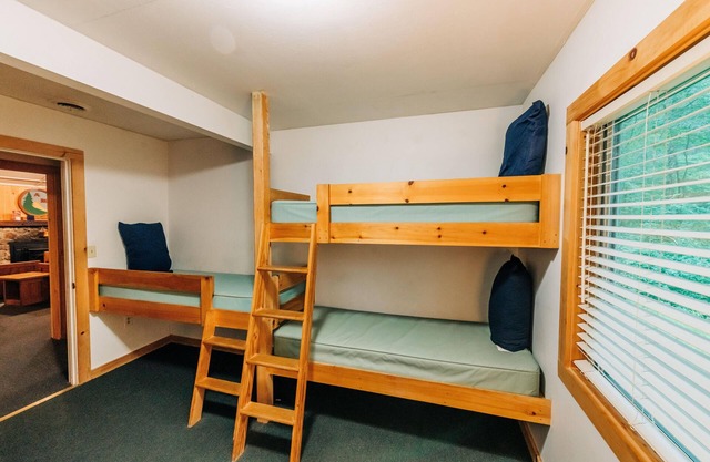 Cabin, 16 Bunks, Kitchen, Bathroom, ADA