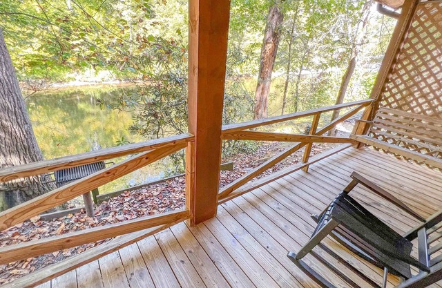 Cabin #2 - Riverfront w/ Gas Fireplace and more!