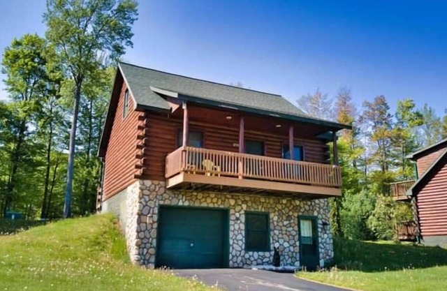 Cabin 2440 - Beautiful Log Cabin in Private Resort