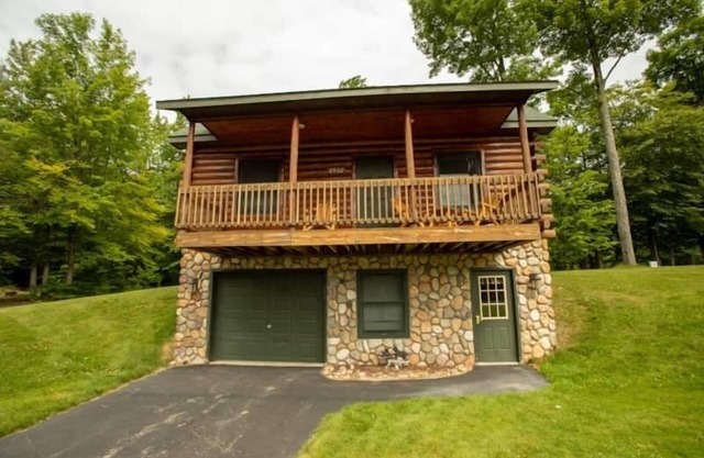 Cabin 2462 - Roomy Log Cabin within Private Resort